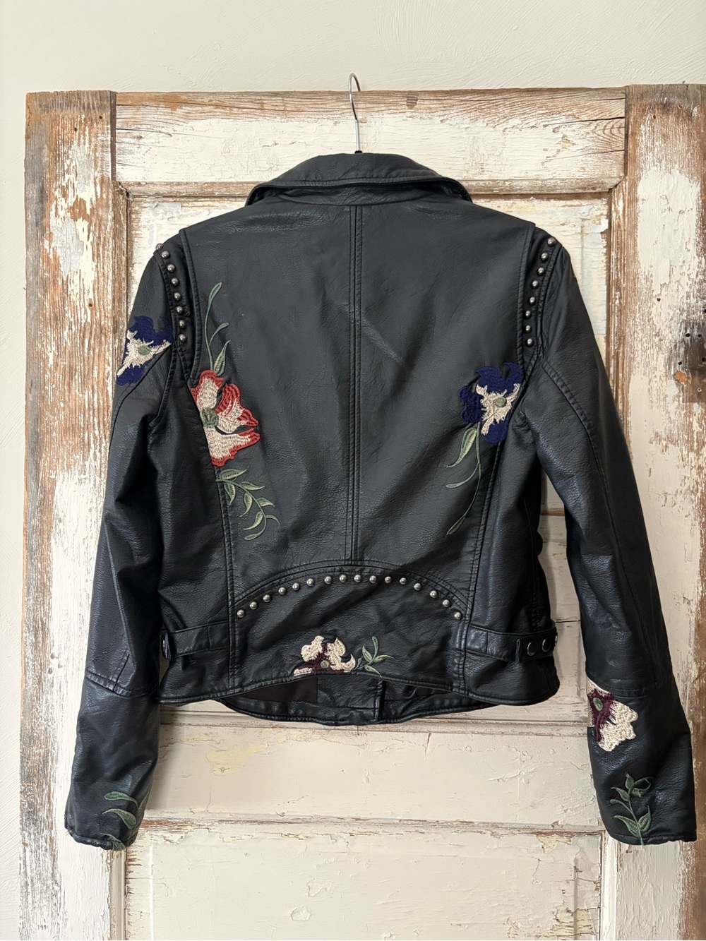 Chelsea & Violet super cute Embroidered faux black leather zipper jacket Sz Med - Picture 4 of 7